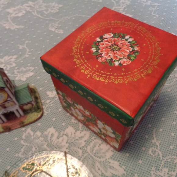 CHRISTMAS PIN TOWER CLOCK ENGLISH CUP GLASS WREATHE BOX LOT - Picture 4 of 15